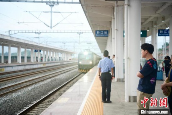 恒行网址：渝湘高铁重庆至黔江段首个站房正式启用